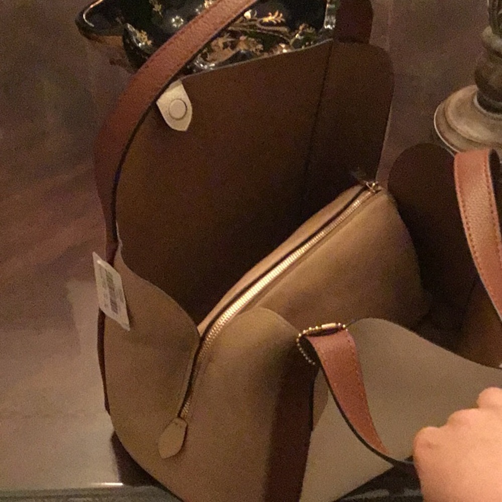 Coach Hand bag - Picture 7 of 8